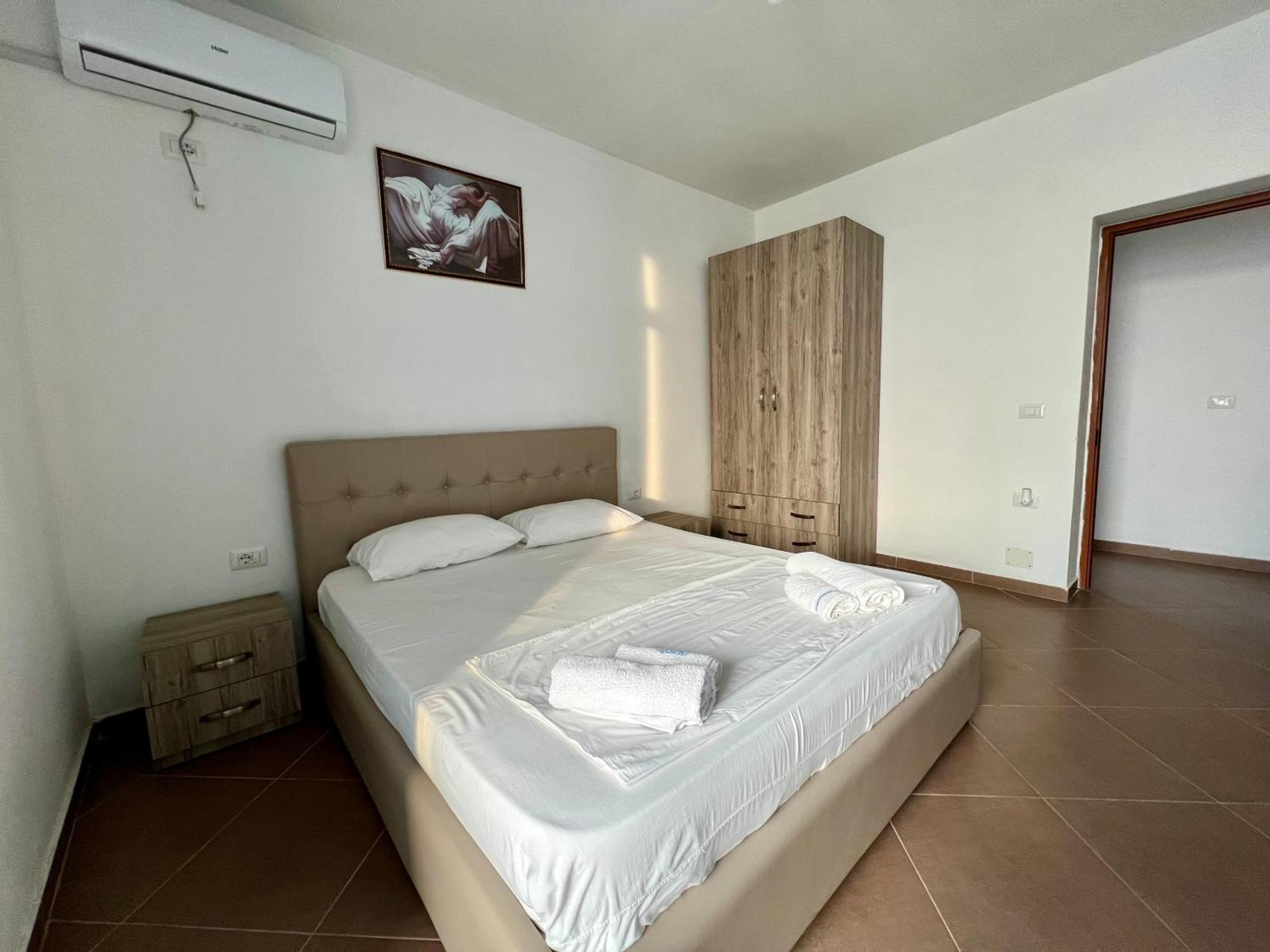 Redi'S Seaview Apartments ซารานเดอ ภายนอก รูปภาพ