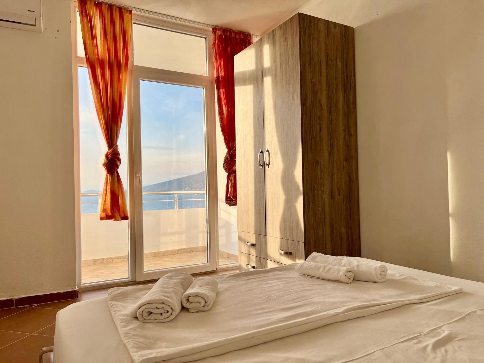 Redi'S Seaview Apartments ซารานเดอ ภายนอก รูปภาพ