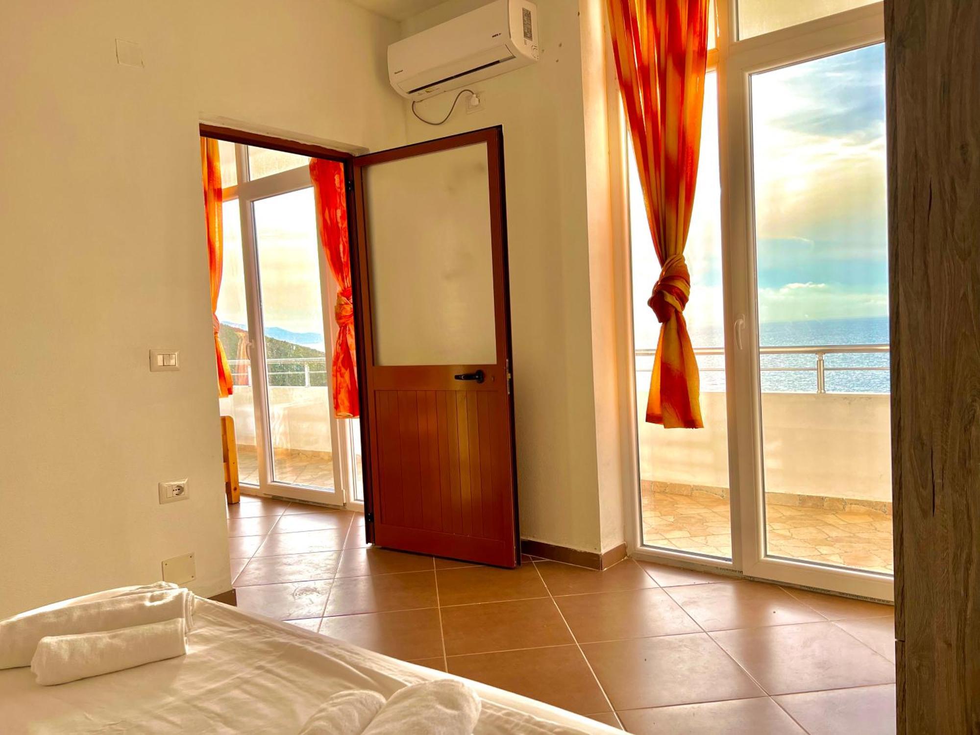Redi'S Seaview Apartments ซารานเดอ ภายนอก รูปภาพ