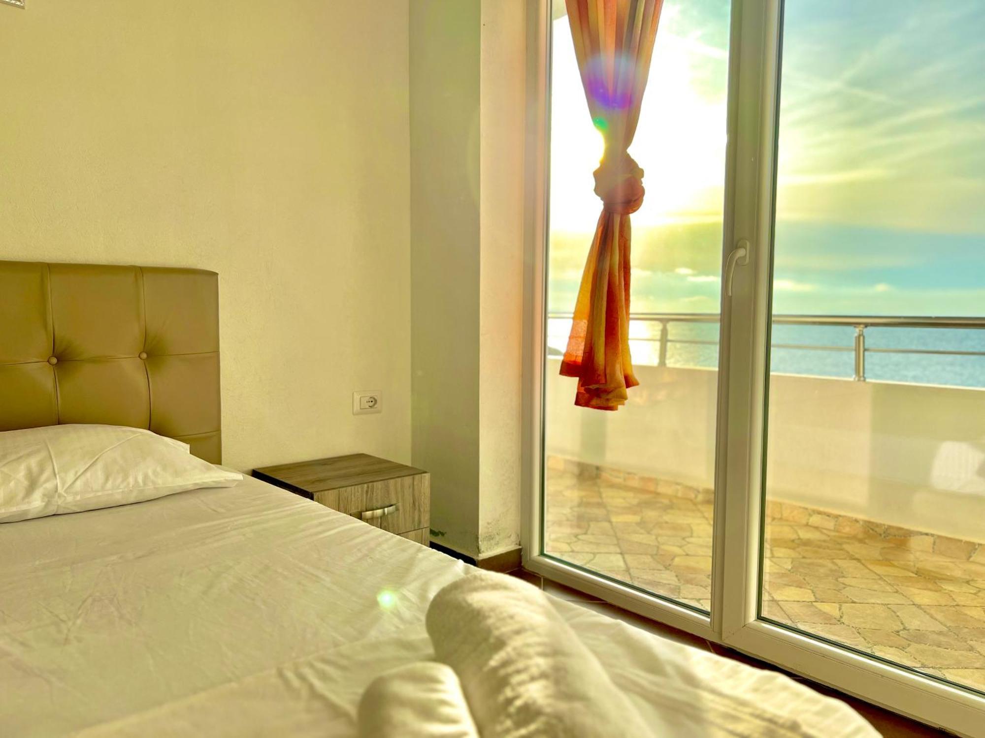 Redi'S Seaview Apartments ซารานเดอ ภายนอก รูปภาพ