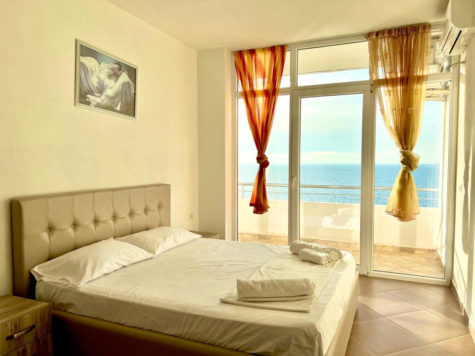 Redi'S Seaview Apartments ซารานเดอ ภายนอก รูปภาพ