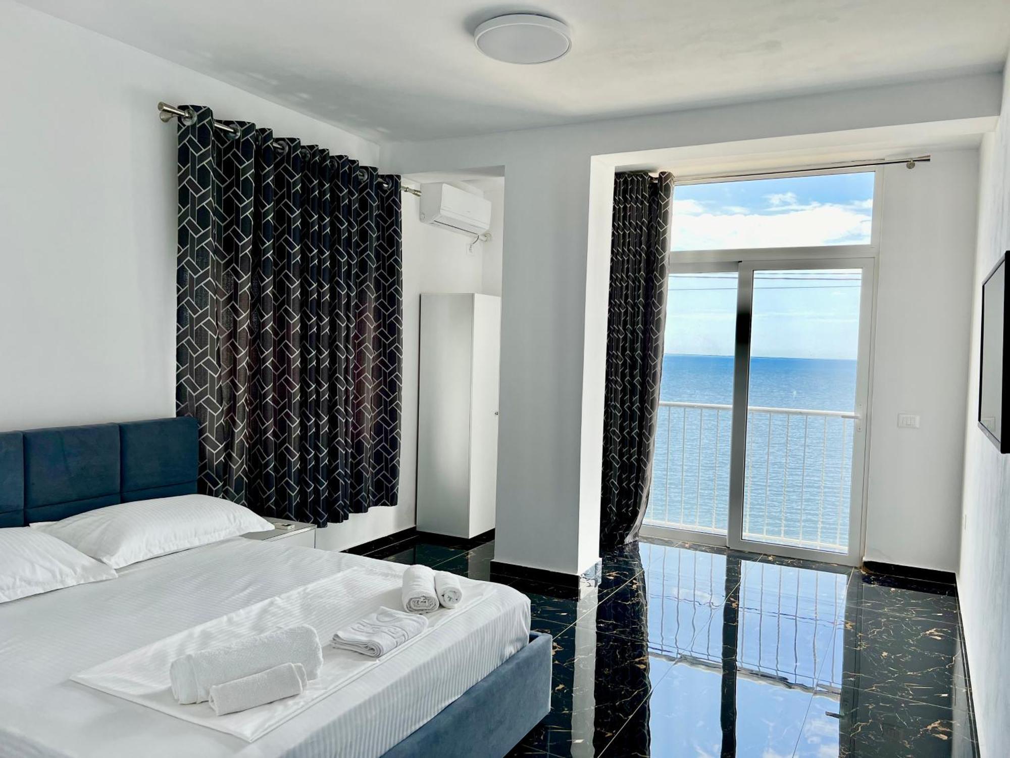 Redi'S Seaview Apartments ซารานเดอ ภายนอก รูปภาพ