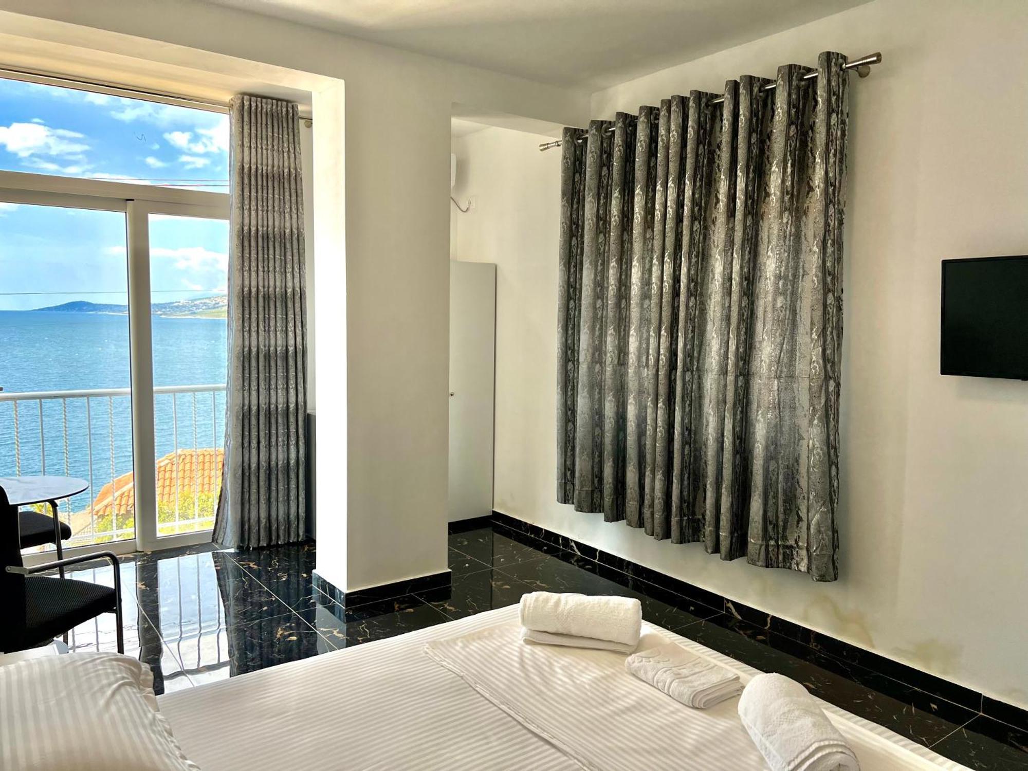 Redi'S Seaview Apartments ซารานเดอ ภายนอก รูปภาพ