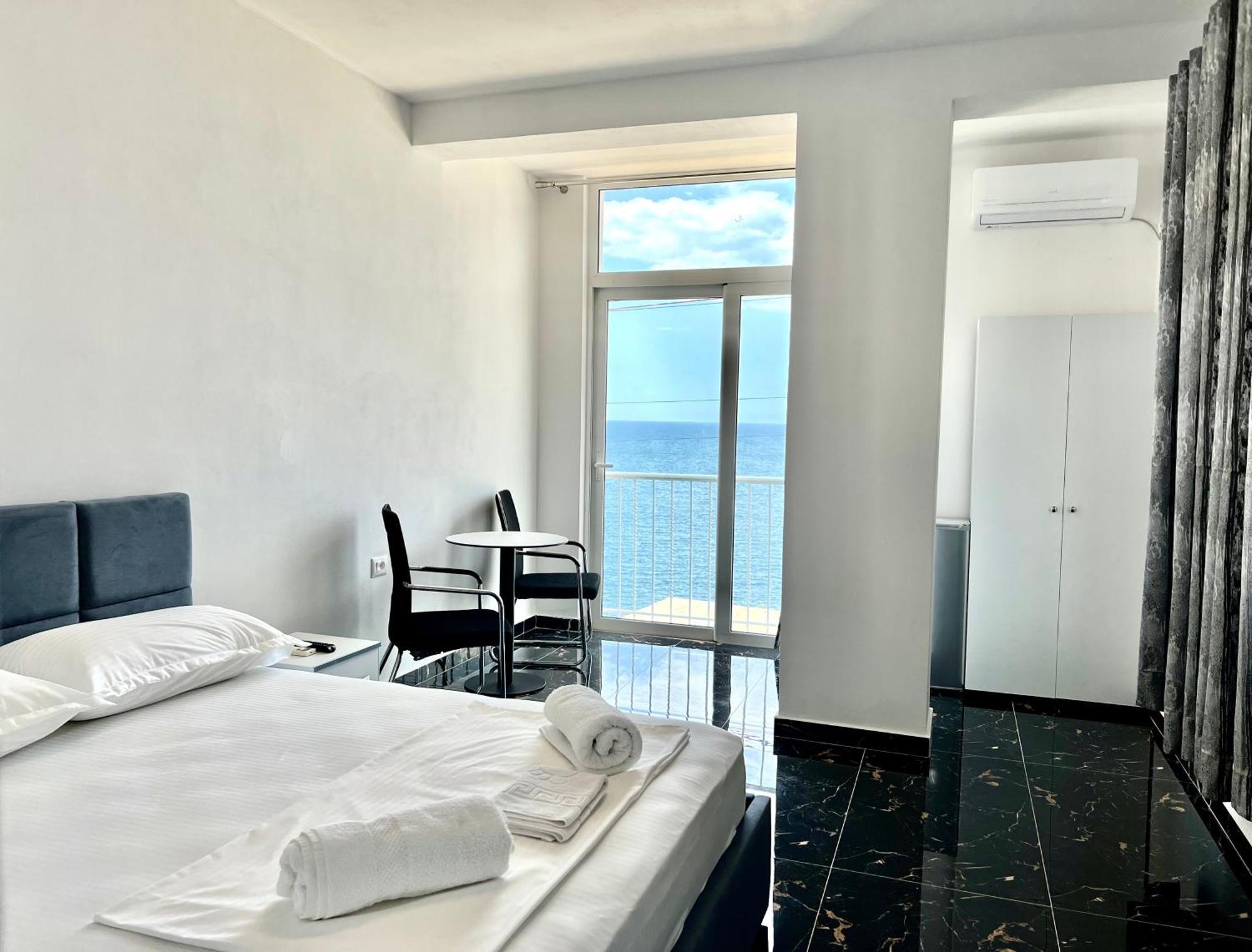 Redi'S Seaview Apartments ซารานเดอ ภายนอก รูปภาพ