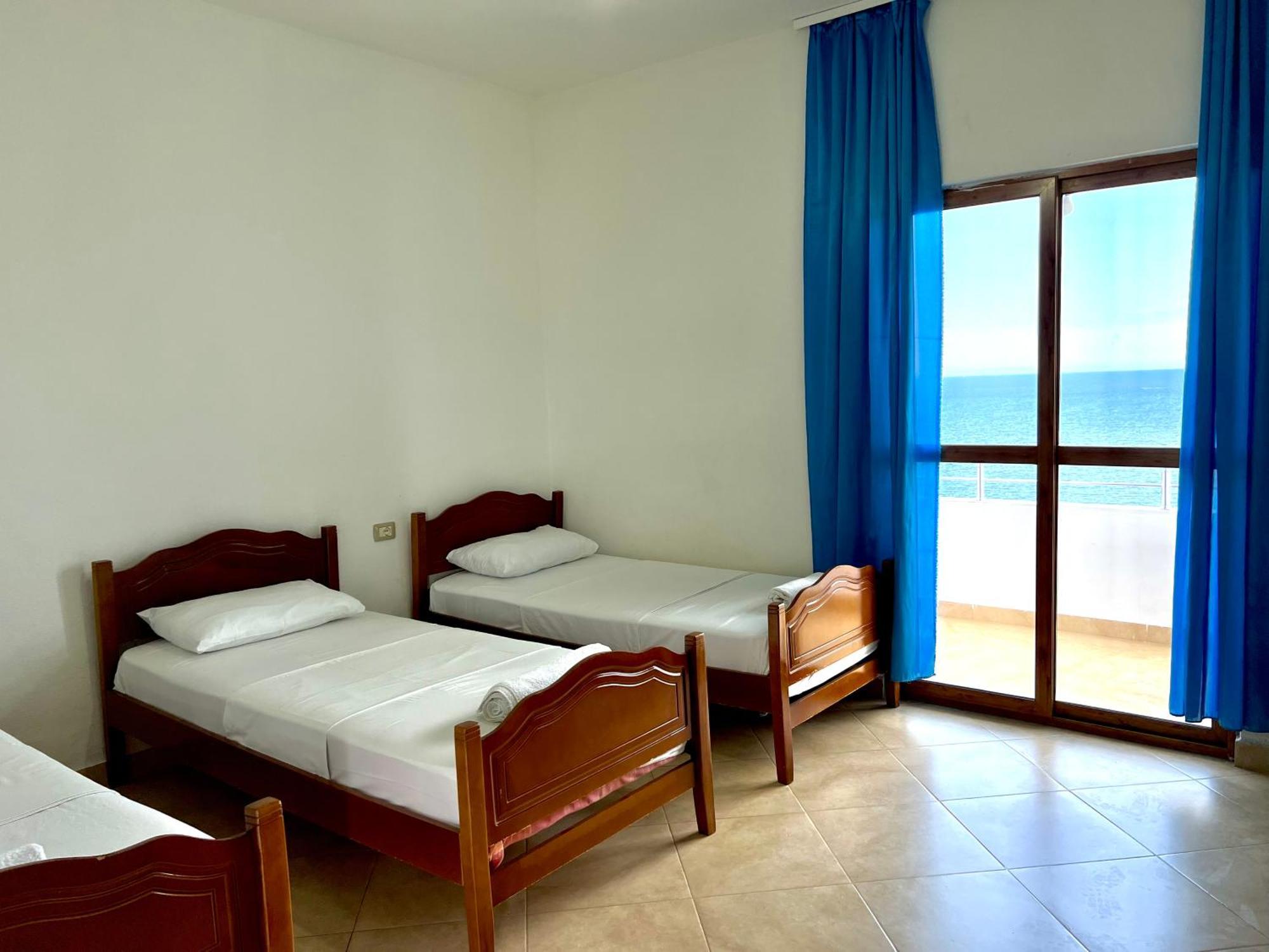 Redi'S Seaview Apartments ซารานเดอ ภายนอก รูปภาพ