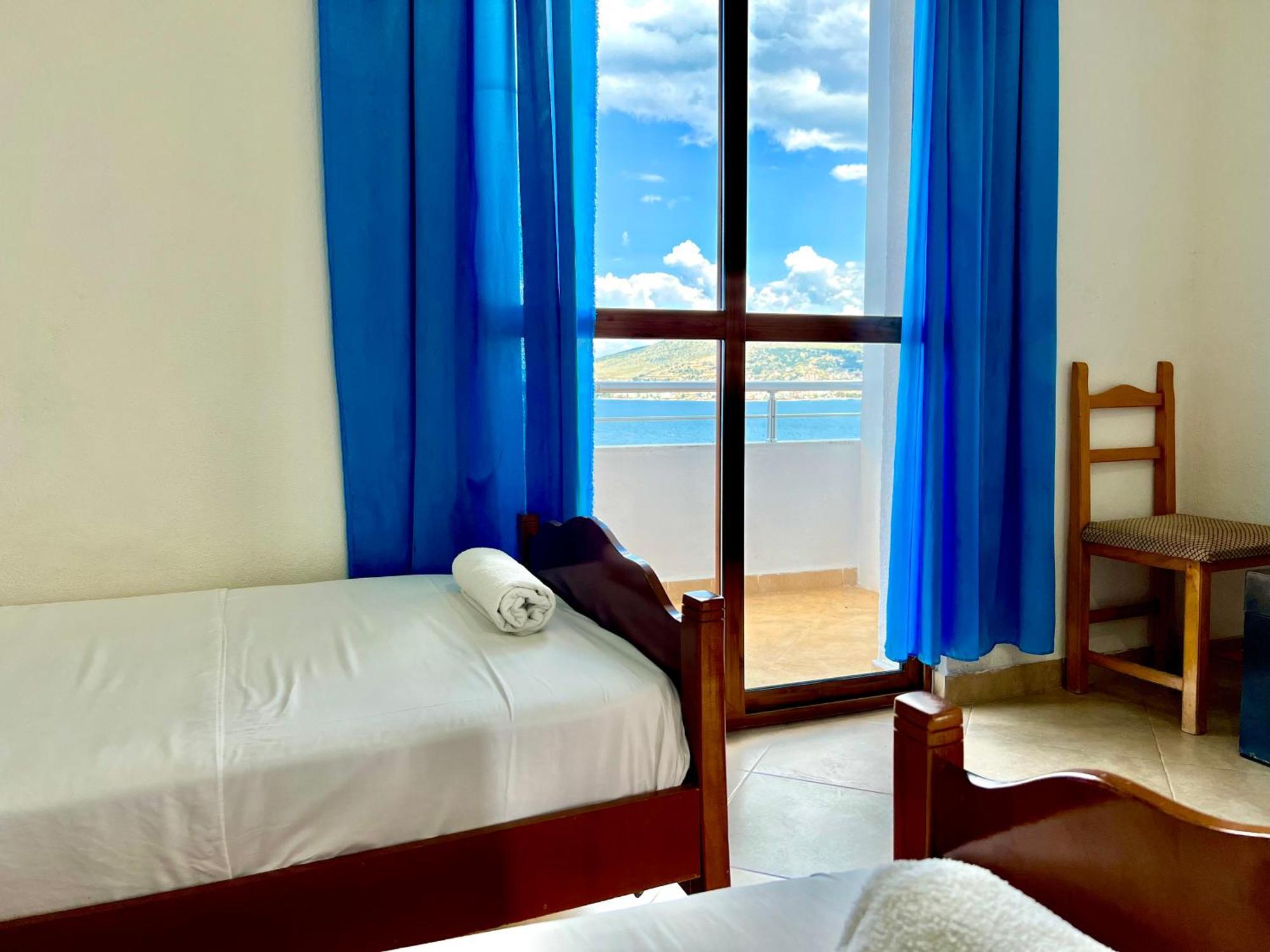 Redi'S Seaview Apartments ซารานเดอ ภายนอก รูปภาพ