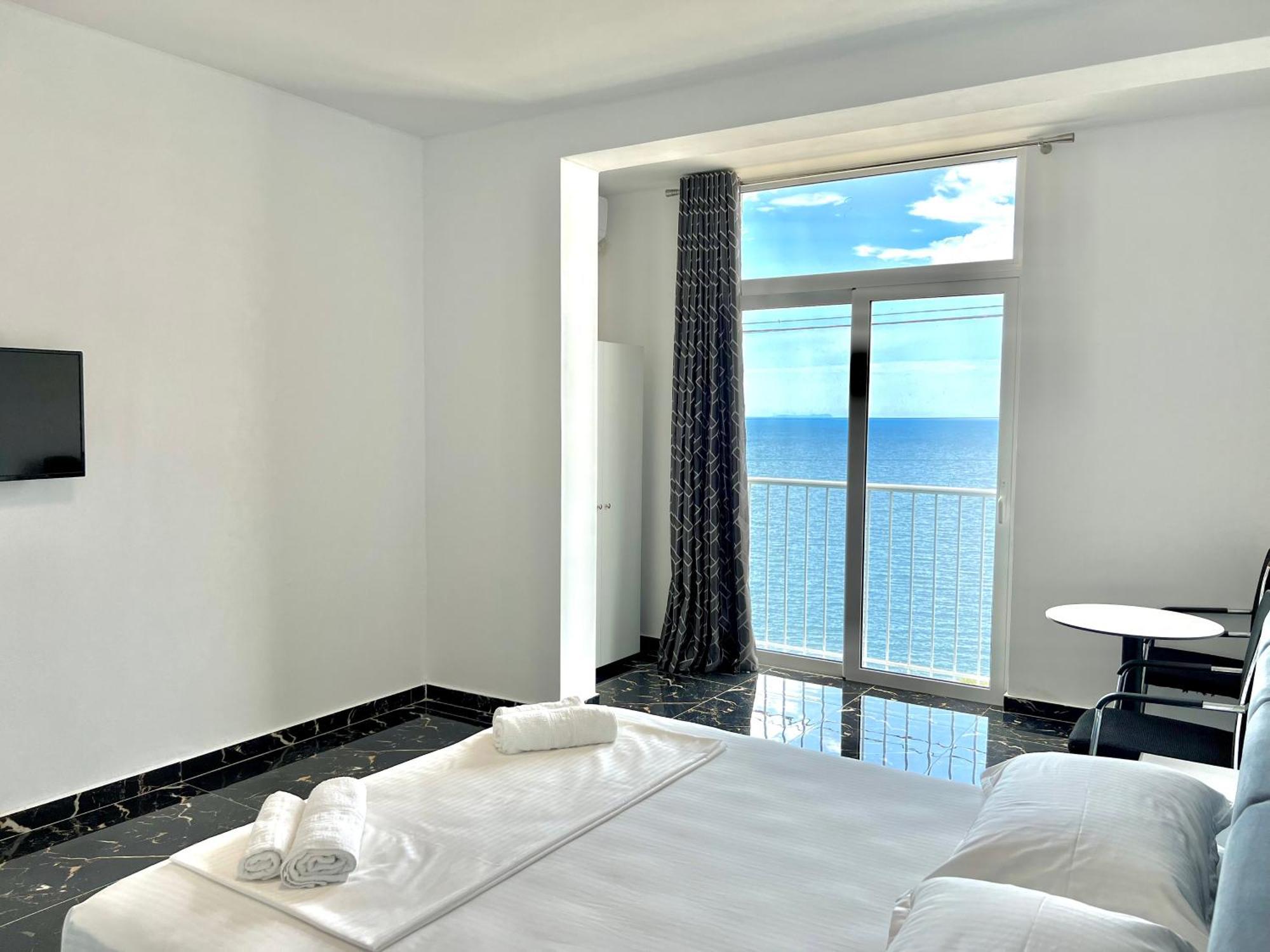 Redi'S Seaview Apartments ซารานเดอ ภายนอก รูปภาพ