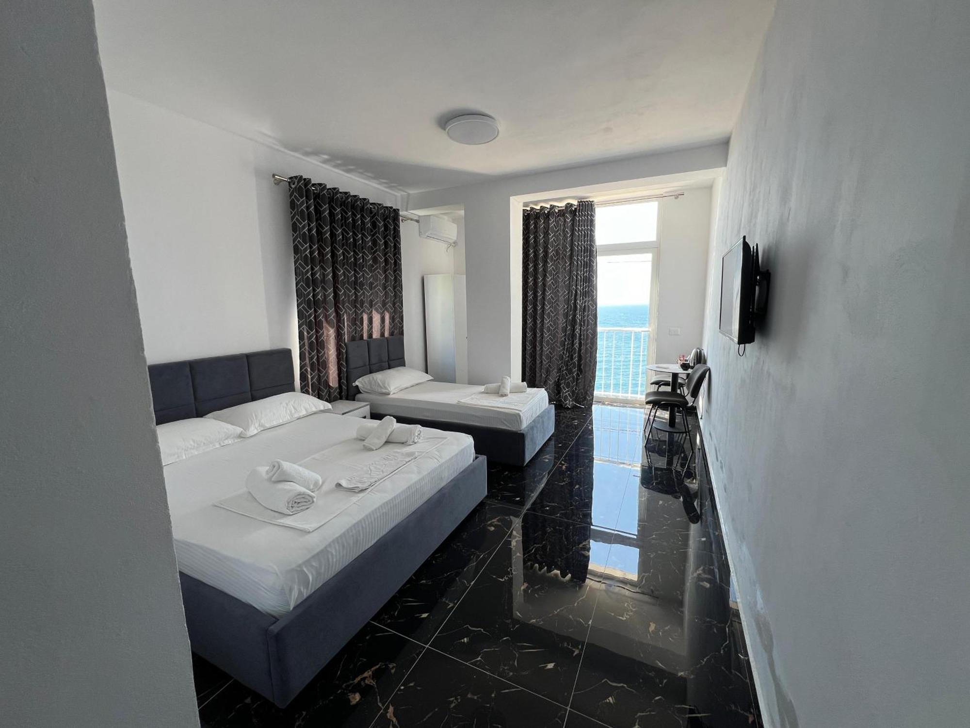 Redi'S Seaview Apartments ซารานเดอ ภายนอก รูปภาพ