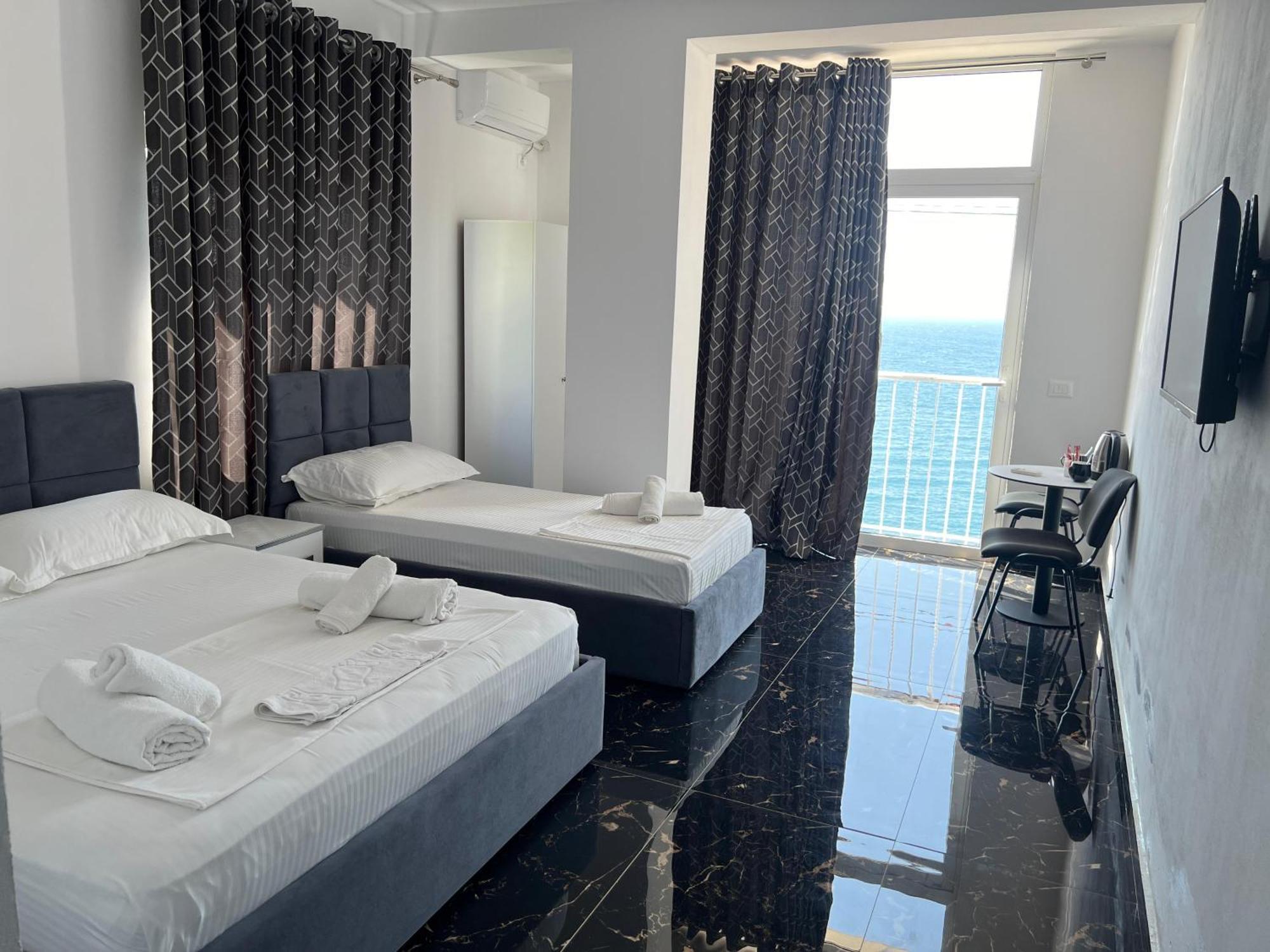 Redi'S Seaview Apartments ซารานเดอ ภายนอก รูปภาพ